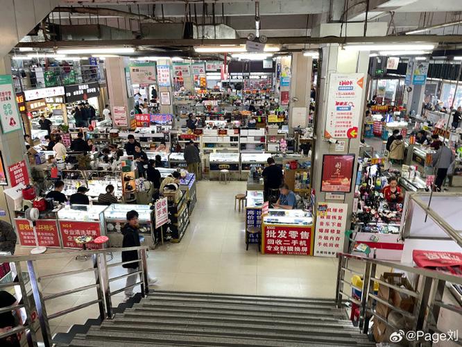 偶尔还会想起在徐州上学时,有一天来通达通信电子市场那时候二楼